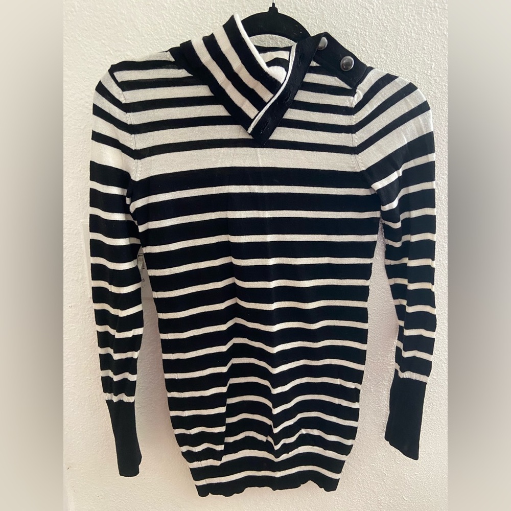 Club Monaco Snap turtleneck Sweatshirt